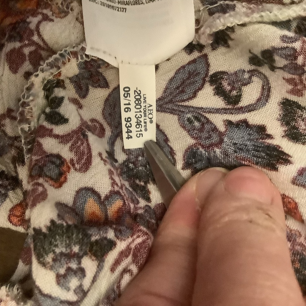 ⸻
American Eagle Boho Floral Romper • Women’s Medium - Picture 9 of 9